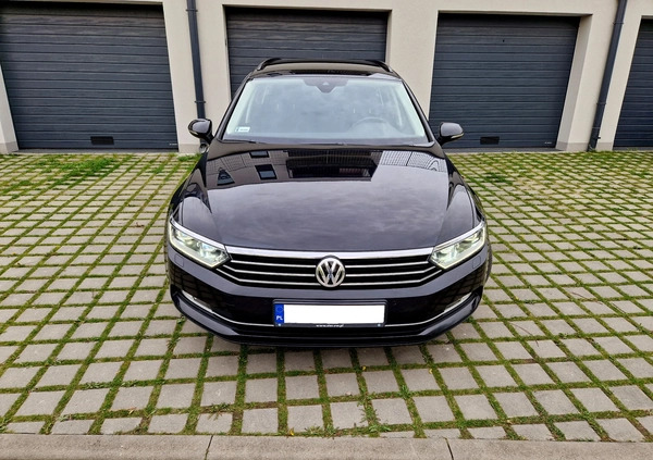 Volkswagen Passat cena 68500 przebieg: 150000, rok produkcji 2016 z Szczecin małe 742